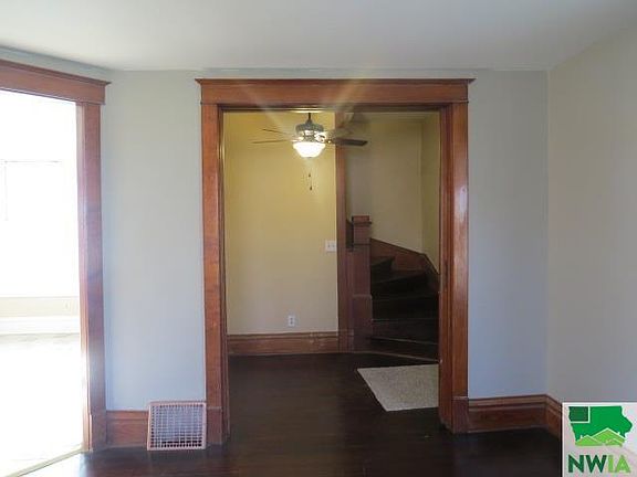 4th image of 1398 1st St SE