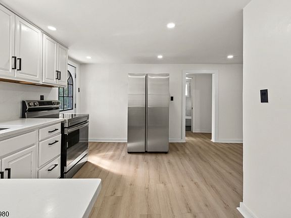 5th image of 107 Oak Grove Rd