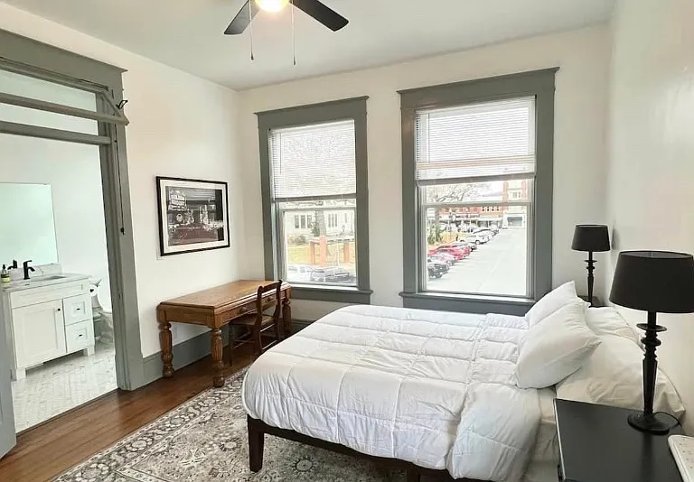 206 S Washington St #A — Photo 4