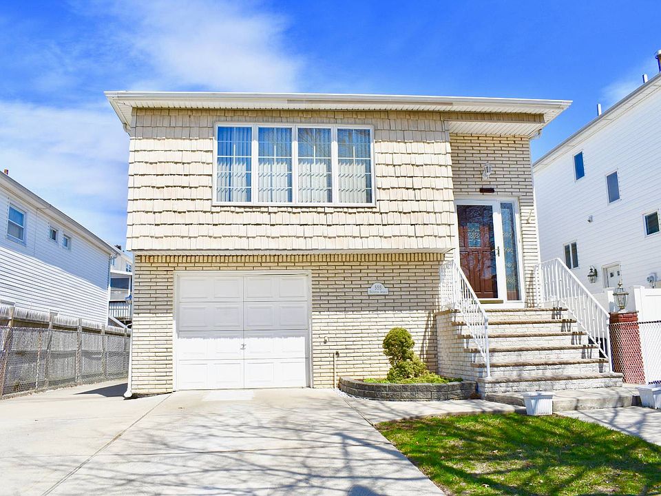 1st image of 555 Naughton Ave