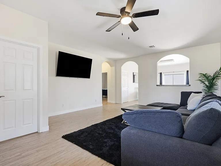 1008 W Saint Charles Ave — Photo 23