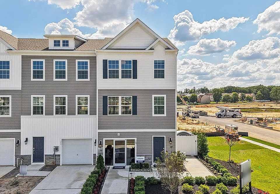 143 Essex Dr