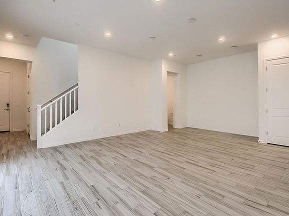 5th image of 273 E Markwood Dr