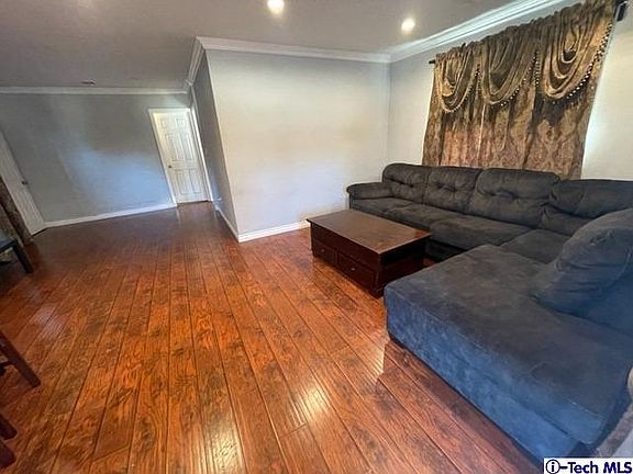 3rd image of 9704 Sunland Blvd