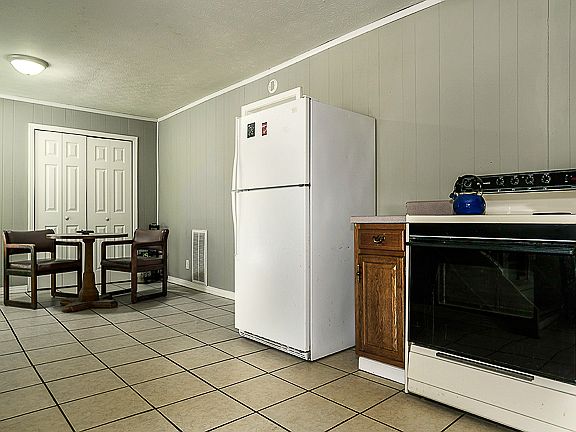 5th image of 867 Oldfield St