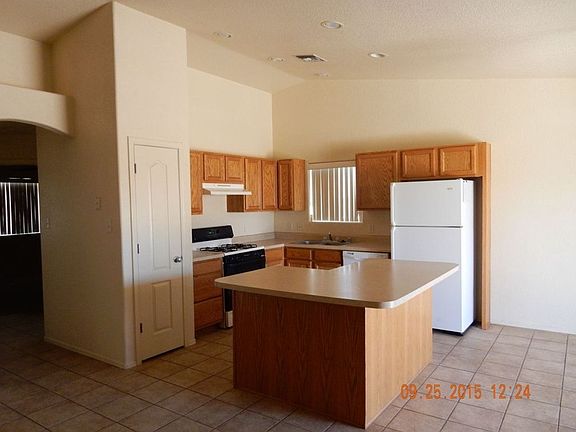 2nd image of 2655 S Pinedale Ave