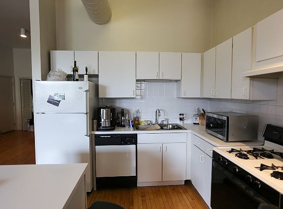 2nd image of 3017 N Lincoln Ave APT 205