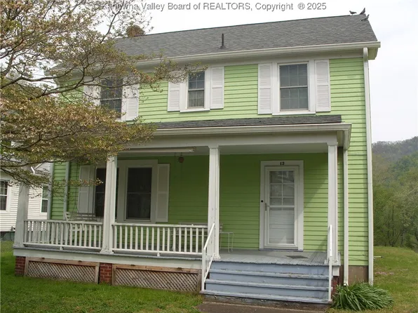 12 Forsythia Ln, Charlton Heights, WV 25040