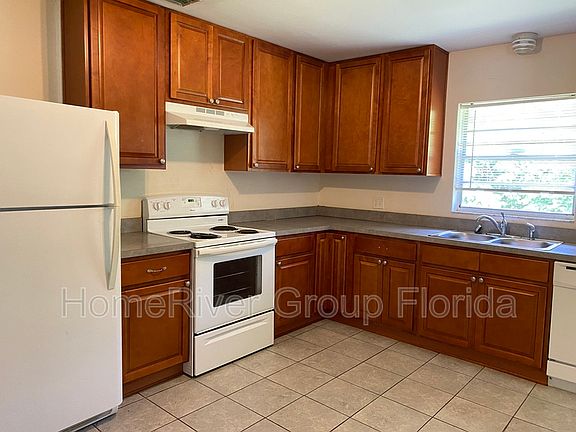 3rd image of 2109 NE 2nd St