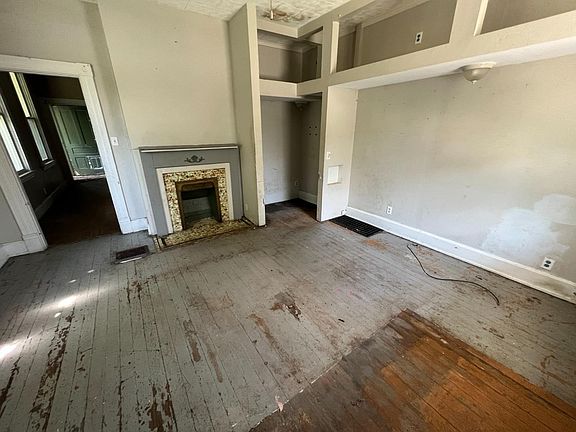 4th image of 1667 Dewey Ave