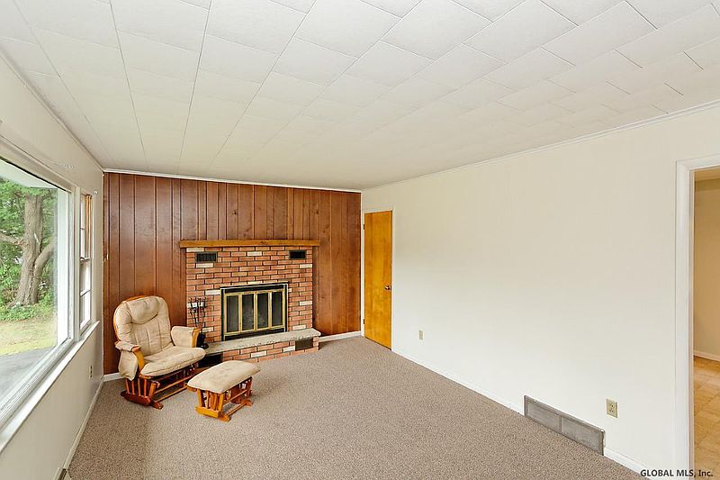 3rd image of 10 CHESTNUT Street