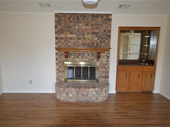 4th image of 2227 Woodcreek #A