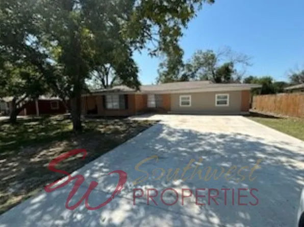 830 N Harbin Dr, Stephenville, TX 76401