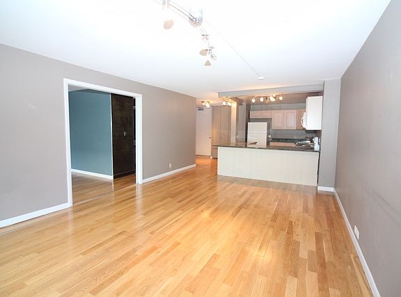 4th image of 2020 N Lincoln Park West Ave #3E