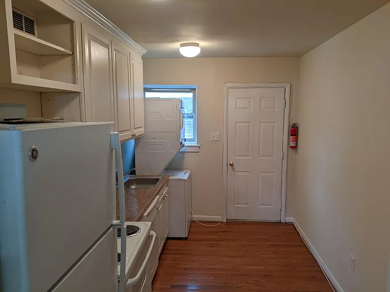 1421 W Clay St #4 — Photo 2