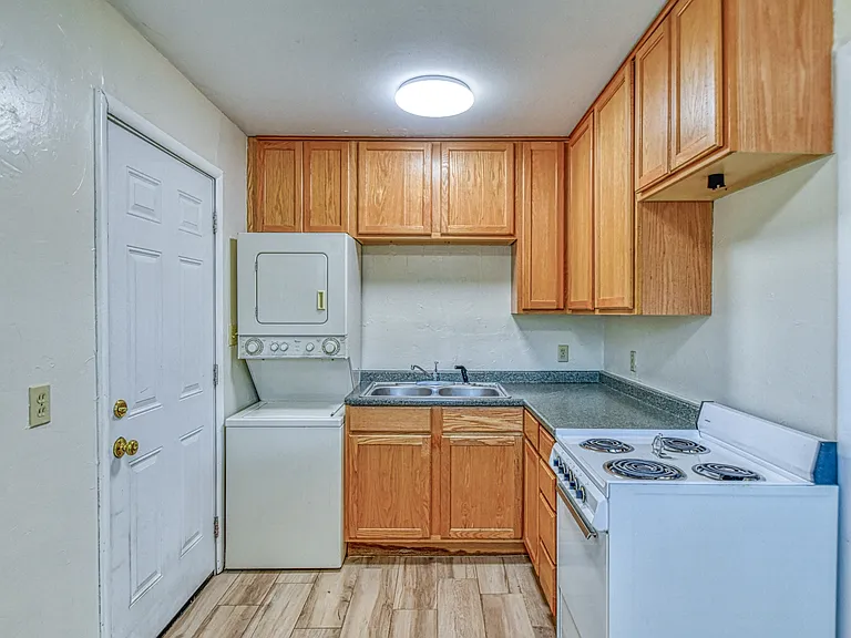 103 W Duffy St — Photo 15