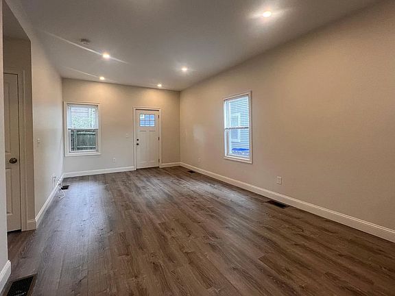 4th image of 121 Burlington St APT 1