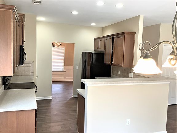 4th image of 10 Wild Meadow Dr