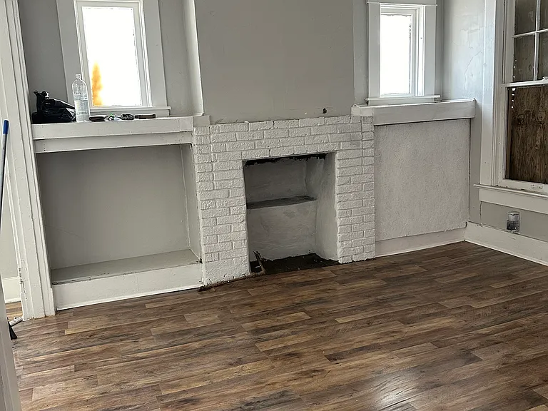 1253 Thomas St — Photo 22