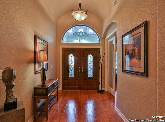 3rd image of 14 W Oaks Ct