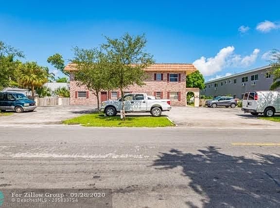 4th image of 2209 NE 2nd St APT 9