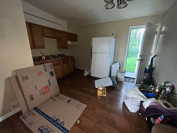 5th image of 803 E 5th St