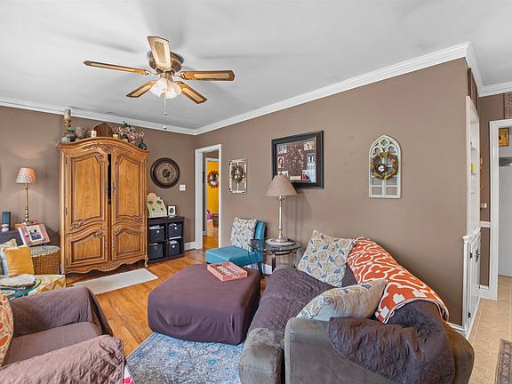 3rd image of 607 Palmer St