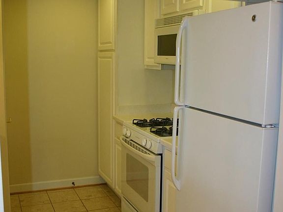 3rd image of 901 N Monroe St APT 908