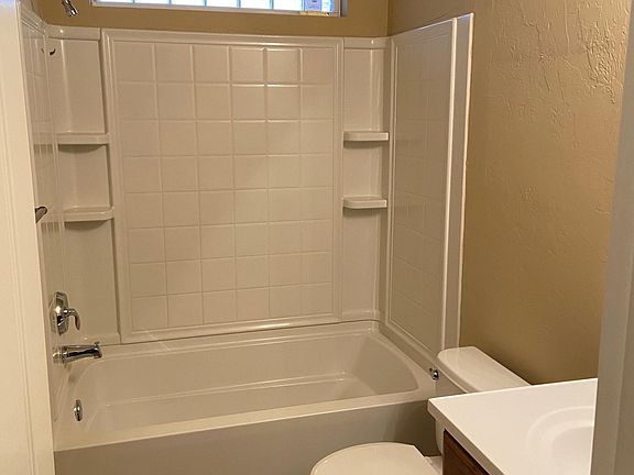 4th image of 712 E Linden Ln