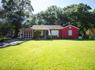 119 Chinaberry St, Lake Jackson, TX 77566