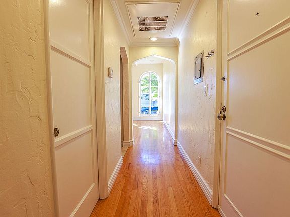 5th image of 152 S Peck Dr #101