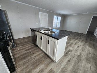 5th image of 4359 Dogwood Blvd #823
