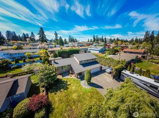 8722 Vistarama Ave, Everett, WA