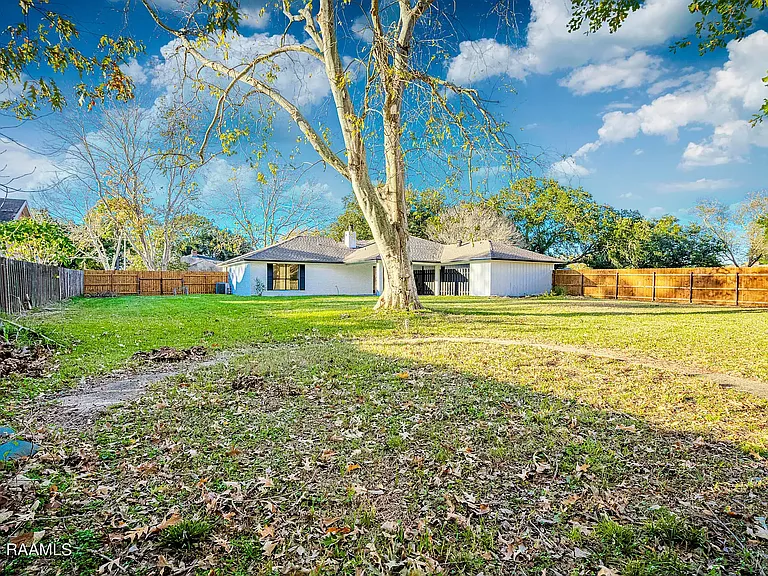 101 Van Dyke Ct — Photo 33