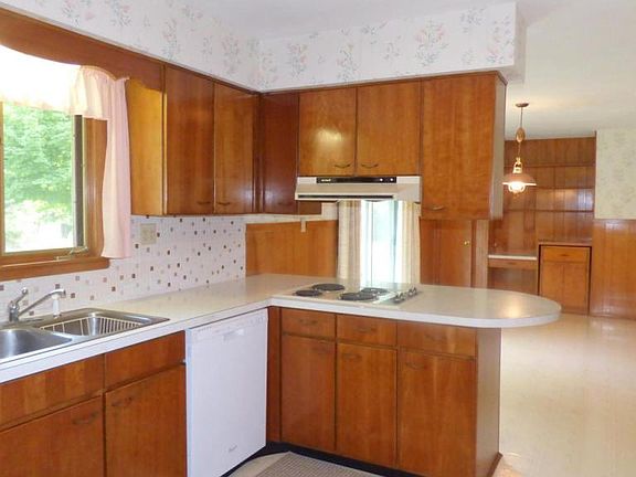 3rd image of 404 Fairfield Dr