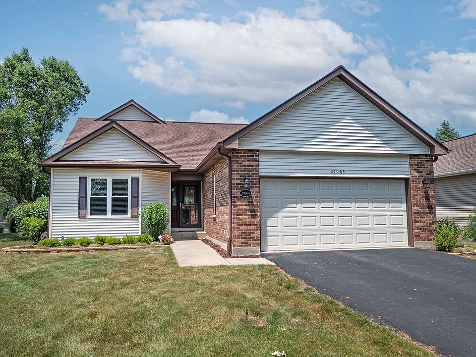 1st image of 21064 W Hazelnut Ln