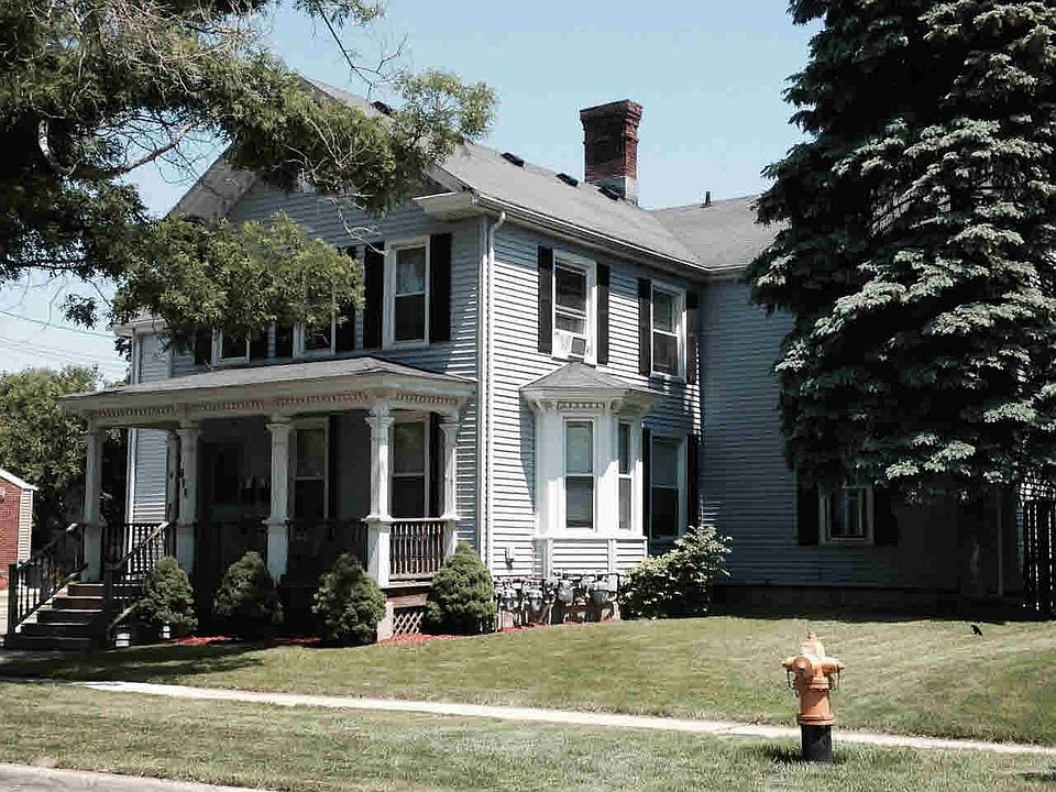 2nd image of 132 Tremont St