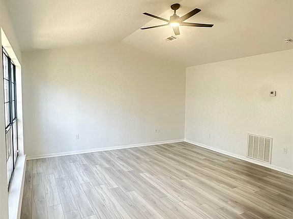 3rd image of 2208 Singleton Cv