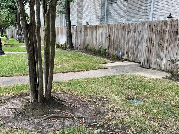 17591 Red Oak Dr, Houston, TX 77090