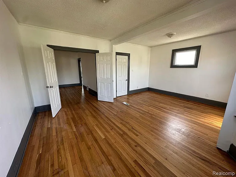 734 Ashland Ave — Photo 9