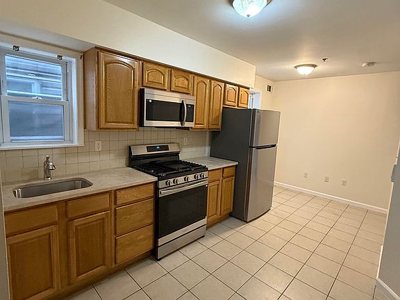4th image of 621 38th St #3
