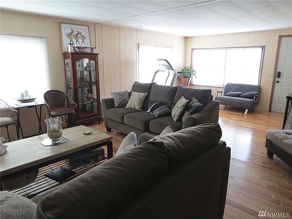 3rd image of 1402 22nd St NE Unit 259