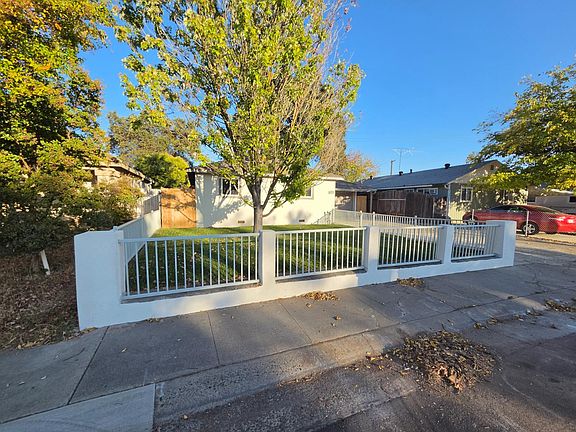 2nd image of 4032 Santa Fe Way