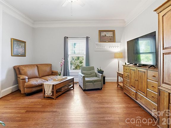 3rd image of 30 Selma Dr