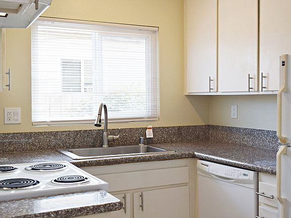 3rd image of 2137 Thomas Ave APT B