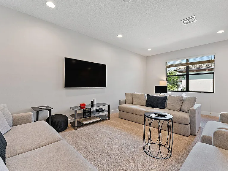 1077 Faulkner Ter — Photo 31