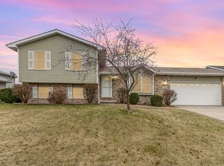 203 W 127th Ave, Crown Point, IN 46307