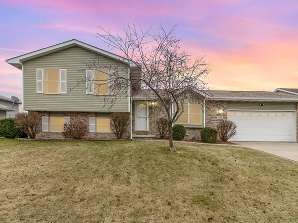 203 W 127th Ave, Crown Point, IN 46307
