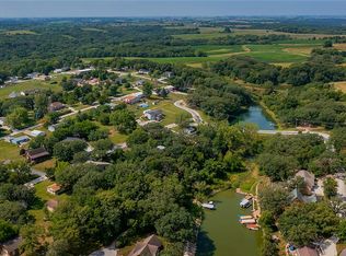8369 Lakeshore Dr, Dexter, IA 50070