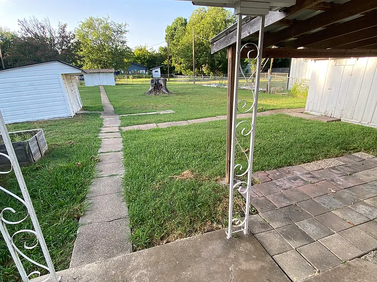 710 W Erwin Ave — Photo 19